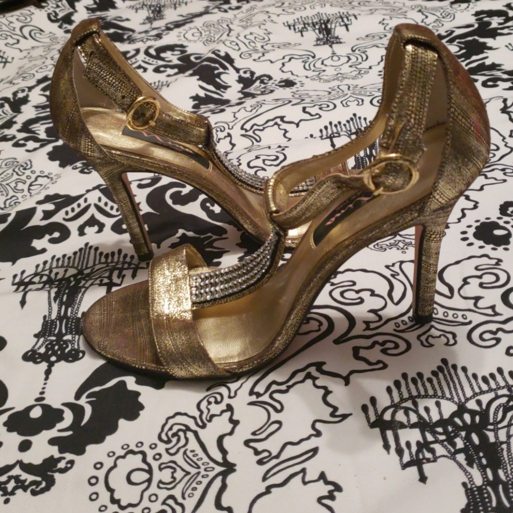 Heels - Picture 3 of 4